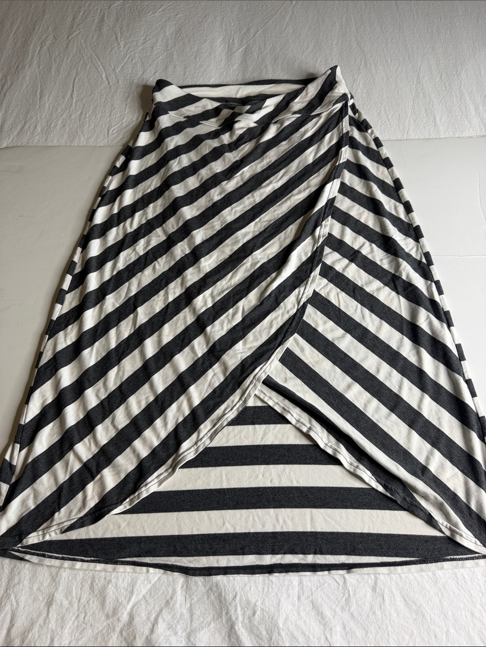 Athleta Women Gray White Striped Tulip Front Maxi Skirt Size Small Jersey Knit